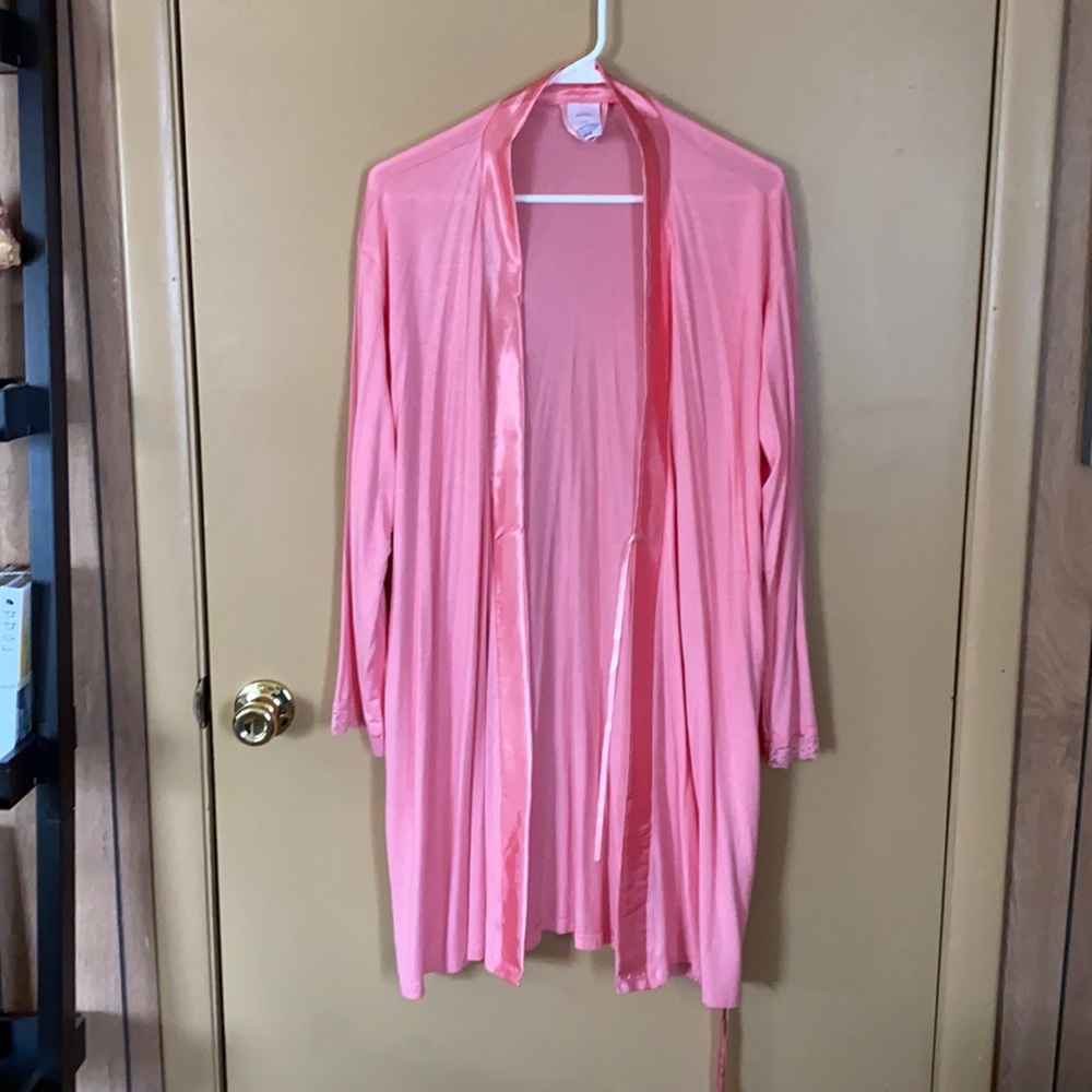 Women’s pink robe